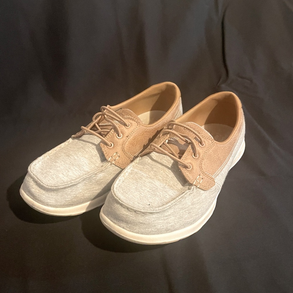 Skechers Women’s Go Walk Lite Slip On Boat shoes, size 7